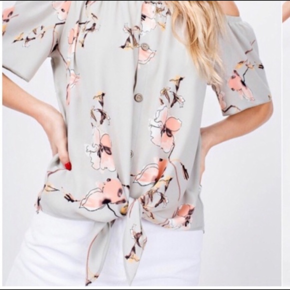 ‼️LAST ONE‼️ light gray floral print off shoulder blouse - Picture 2 of 3